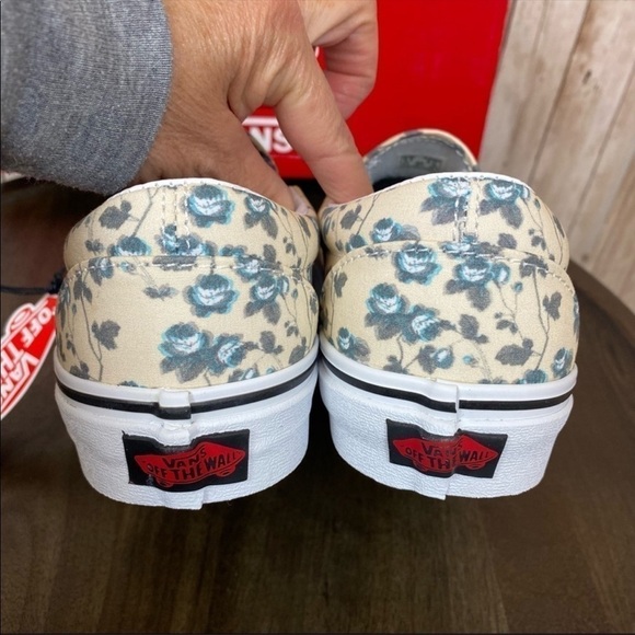 Vans x House of Terror The Shining Classic Slip on Sneaker Size 5 Women - Picture 7 of 12